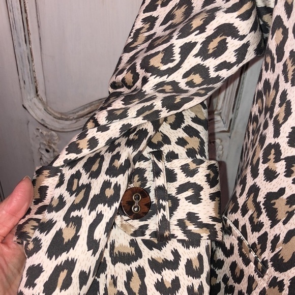 Lightweight Leopard Mid Sleeve Car Coat Large Decorative Button Closing Size S - Picture 5 of 11